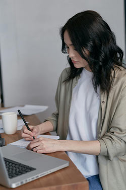 woman at laptop